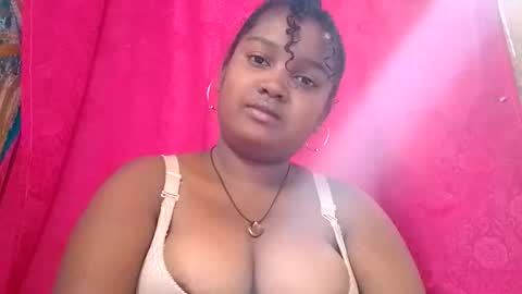 Snapshot of queen01love chatting on November 26, 2025, 5:08 am queen01love online show from November 26, 2025, 5:08 am