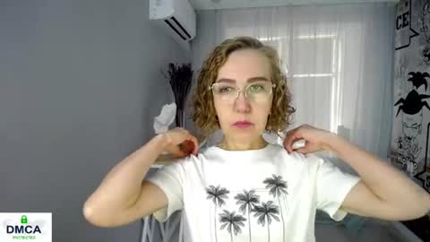 Snapshot of queen_a_n_i chatting on August 5, 2026, 10:18 am A N I Ill be here on December 1st online show from August 5, 2026, 10:18 am