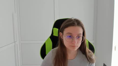 Amelie online show from March 16, 2026, 7:45 am