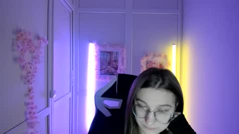 Amelie online show from April 26, 2026, 7:39 am
