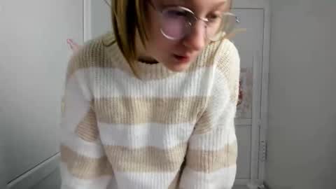 Snapshot of queen_amelie chatting on May 26, 2026, 8:54 am Amelie online show from May 26, 2026, 8:54 am
