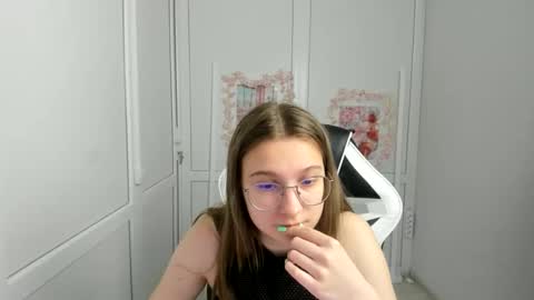 Snapshot of queen_amelie chatting on June 6, 2026, 7:13 am Amelie online show from June 6, 2026, 7:13 am