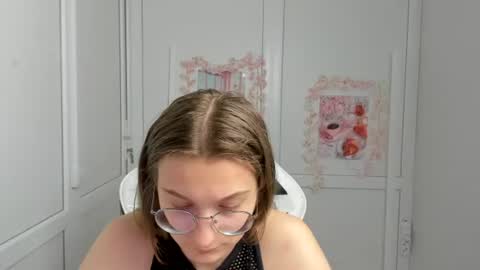Snapshot of queen_amelie chatting on June 14, 2026, 8:05 am Amelie online show from June 14, 2026, 8:05 am