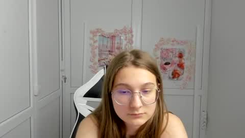 Snapshot of queen_amelie chatting on June 18, 2026, 9:14 am Amelie online show from June 18, 2026, 9:14 am