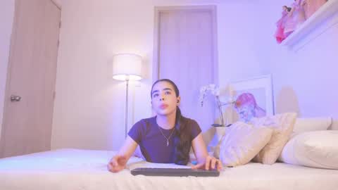 Snapshot of queen_baby02 chatting on April 12, 2026, 3:44 am Sofia online show from April 12, 2026, 3:44 am