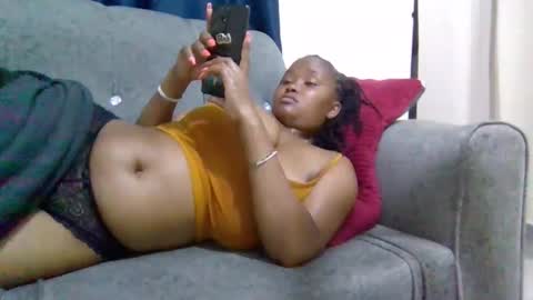 queen_doli online show from February 13, 2026, 3:57 am