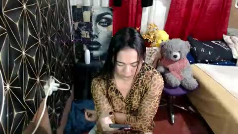 queen_ennah online show from November 14, 2025, 2:43 am