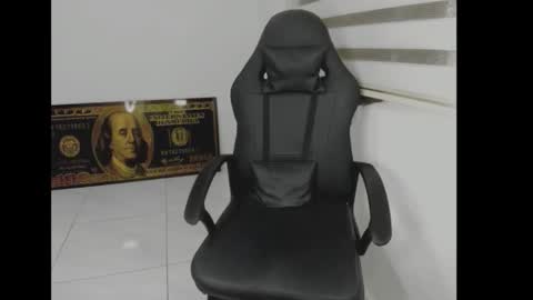 queen_findom1 online show from March 13, 2026, 5:47 am