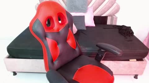 Snapshot of queen_hot1129 chatting on December 18, 2025, 9:32 pm isa online show from December 18, 2025, 9:32 pm