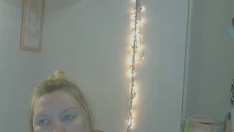 queen_jane8 online show from December 26, 2024, 9:37 pm