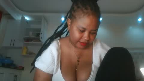 Snapshot of queen_kikih chatting on May 15, 2026, 12:12 pm Queen kikih online show from May 15, 2026, 12:12 pm