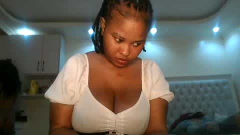 Snapshot of queen_kikih chatting on June 15, 2026, 1:08 am Queen kikih online show from June 15, 2026, 1:08 am