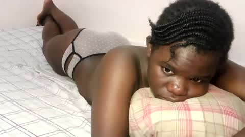 Snapshot of queen_latasha chatting on July 23, 2026, 9:13 pm queen_latasha online show from July 23, 2026, 9:13 pm