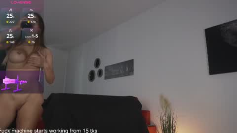 Snapshot of queen_leylla chatting on July 7, 2026, 6:05 am queen_leylla online show from July 7, 2026, 6:05 am