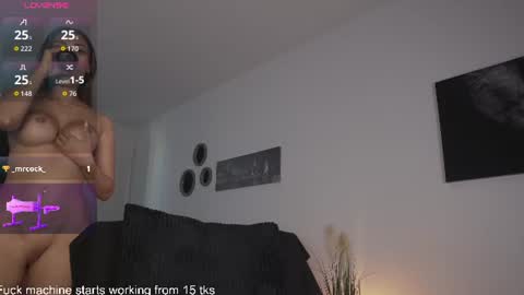 Snapshot of queen_leylla chatting on August 1, 2026, 6:01 am queen_leylla online show from August 1, 2026, 6:01 am