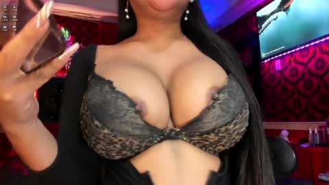 Snapshot of queen_lily chatting on January 15, 2025, 6:22 am Lily online show from January 15, 2025, 6:22 am