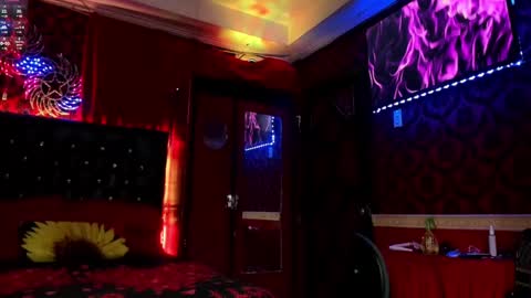 Snapshot of queen_lily chatting on February 23, 2025, 10:42 pm Lily online show from February 23, 2025, 10:42 pm