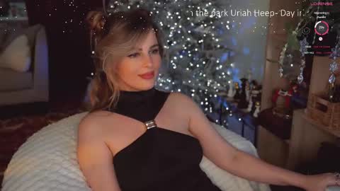 Snapshot of queen_maria chatting on December 19, 2025, 11:12 pm Maria online show from December 19, 2025, 11:12 pm