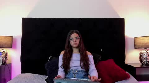 queen_misy online show from May 1, 2026, 8:46 pm