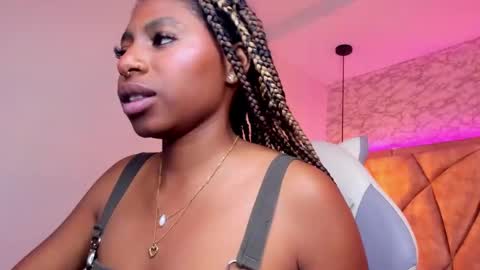 Snapshot of queen_perla_ chatting on January 11, 2025, 5:29 pm online show from January 11, 2025, 5:29 pm