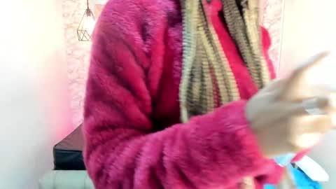 Snapshot of queen_perla_ chatting on February 21, 2025, 12:06 pm online show from February 21, 2025, 12:06 pm