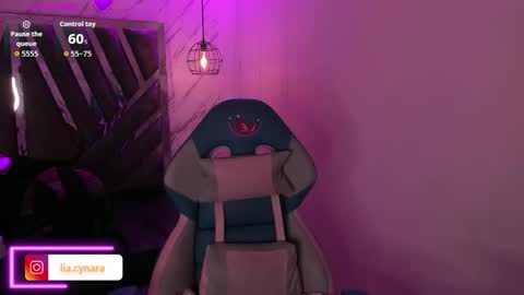 Snapshot of queen_perla_ chatting on October 4, 2025, 11:19 am online show from October 4, 2025, 11:19 am