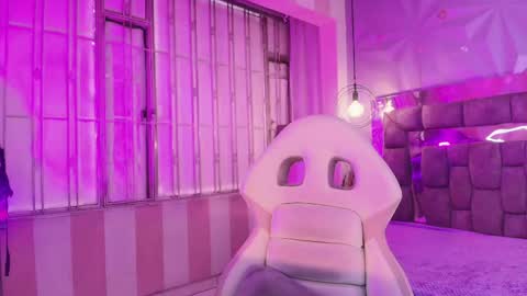 Snapshot of queen_perla_ chatting on May 10, 2026, 12:10 pm online show from May 10, 2026, 12:10 pm