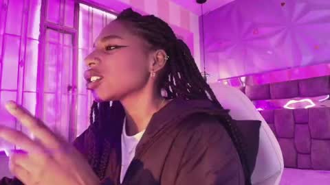 Snapshot of queen_perla_ chatting on May 11, 2026, 2:45 pm online show from May 11, 2026, 2:45 pm