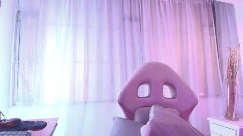 Snapshot of queen_perla_ chatting on June 1, 2026, 12:07 pm online show from June 1, 2026, 12:07 pm