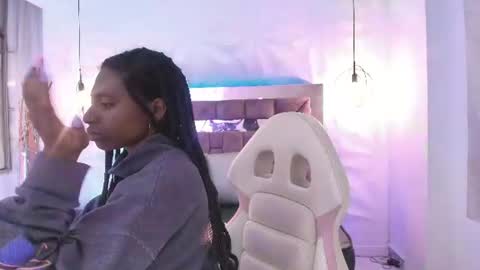 Snapshot of queen_perla_ chatting on June 12, 2026, 12:04 pm online show from June 12, 2026, 12:04 pm