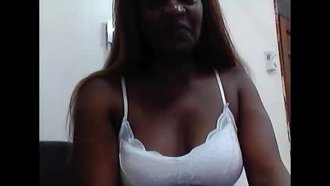 Snapshot of queen_tess1 chatting on February 13, 2025, 6:27 pm queen_tess1 online show from February 13, 2025, 6:27 pm
