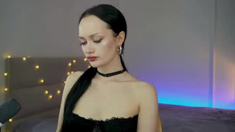 Snapshot of queenaliss chatting on June 24, 2026, 7:51 am Your world and the universe Aliss online show from June 24, 2026, 7:51 am