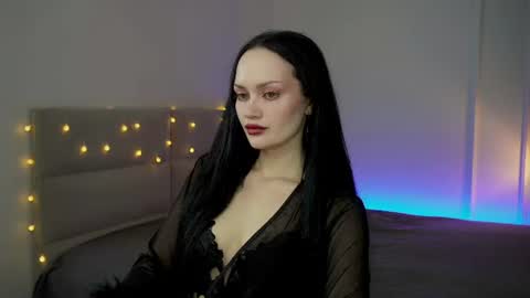 Snapshot of queenaliss chatting on July 2, 2026, 6:19 am Your world and the universe Aliss online show from July 2, 2026, 6:19 am