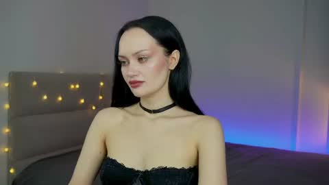 Snapshot of queenaliss chatting on July 4, 2026, 4:29 am Your world and the universe Aliss online show from July 4, 2026, 4:29 am