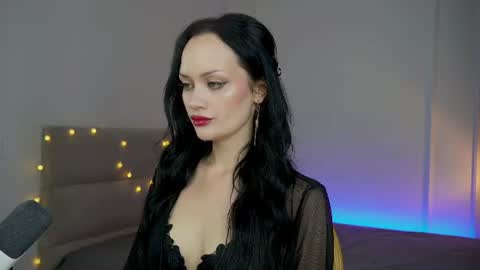Snapshot of queenaliss chatting on July 21, 2026, 7:54 am Your world and the universe Aliss online show from July 21, 2026, 7:54 am