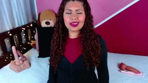 Snapshot of queenamazon_ chatting on June 3, 2026, 4:37 am Queenamazon online show from June 3, 2026, 4:37 am