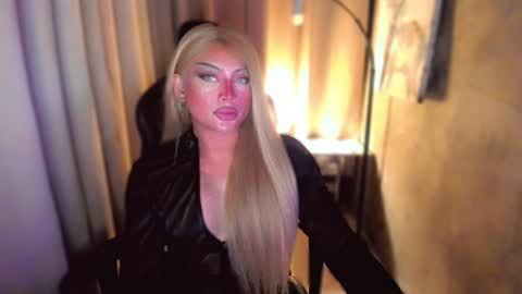 Snapshot of queenarthalia chatting on December 30, 2024, 2:08 pm ARTHA online show from December 30, 2024, 2:08 pm