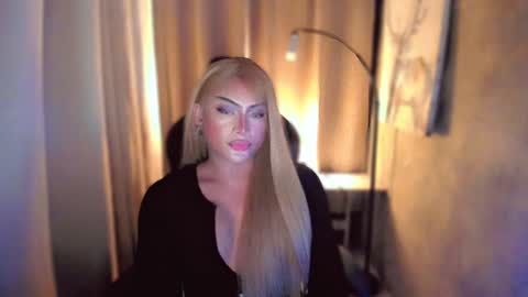 Snapshot of queenarthalia chatting on January 24, 2025, 9:26 pm ARTHA online show from January 24, 2025, 9:26 pm