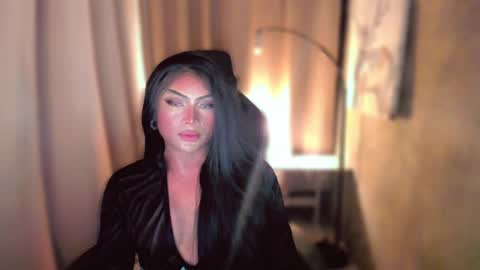 Snapshot of queenarthalia chatting on January 26, 2025, 12:54 pm ARTHA online show from January 26, 2025, 12:54 pm