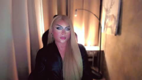 Snapshot of queenarthalia chatting on January 29, 2025, 10:11 pm ARTHA online show from January 29, 2025, 10:11 pm