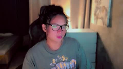 Snapshot of queenarthalia chatting on September 25, 2025, 2:43 pm ARTHA online show from September 25, 2025, 2:43 pm