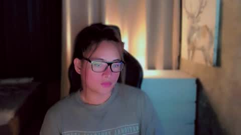 Snapshot of queenarthalia chatting on November 19, 2025, 6:57 am ARTHA online show from November 19, 2025, 6:57 am