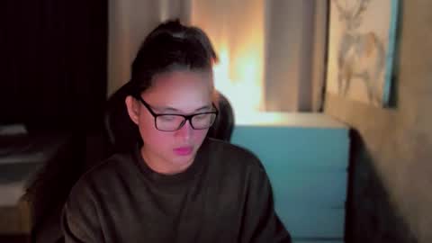 Snapshot of queenarthalia chatting on November 21, 2025, 6:50 pm ARTHA online show from November 21, 2025, 6:50 pm