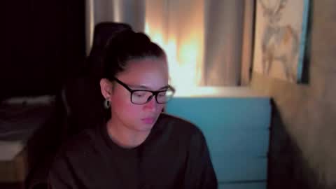 Snapshot of queenarthalia chatting on November 30, 2025, 8:02 pm ARTHA online show from November 30, 2025, 8:02 pm