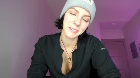 Snapshot of queenb2626 chatting on December 15, 2024, 2:30 am Queen Blaire online show from December 15, 2024, 2:30 am