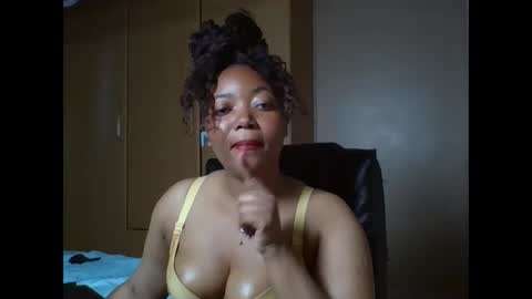 Snapshot of queenbebony2 chatting on May 12, 2026, 4:20 am Queenbebony2 online show from May 12, 2026, 4:20 am