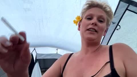 Snapshot of queenbeeangel chatting on March 30, 2026, 5:58 pm Angel online show from March 30, 2026, 5:58 pm