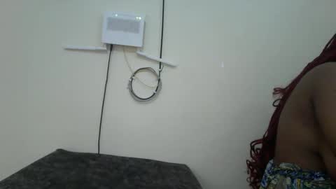 Snapshot of queenbeiby05 chatting on November 18, 2025, 6:01 pm queen online show from November 18, 2025, 6:01 pm