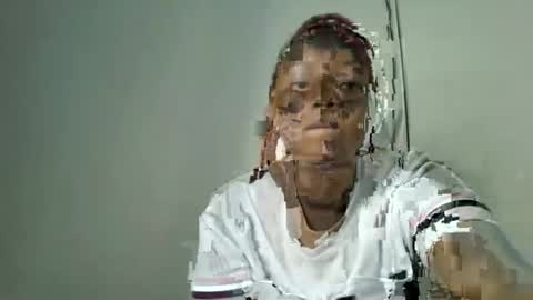 Snapshot of queenbeiby05 chatting on November 23, 2025, 8:30 pm queen online show from November 23, 2025, 8:30 pm