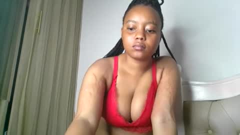 Snapshot of queenbeiby05 chatting on June 7, 2026, 1:15 pm queen online show from June 7, 2026, 1:15 pm